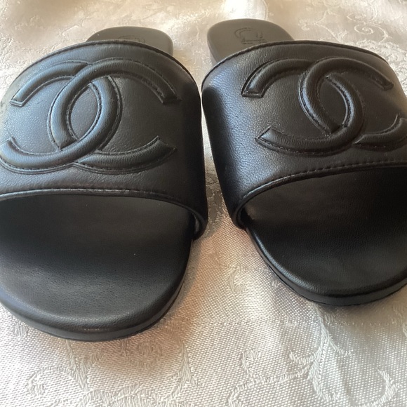 Chanel 2023 Black Lambskin Mules Slides Sandals Size 37 C - Picture 5 of 8